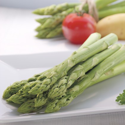 Import Stangenspargel grün