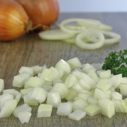 Zwiebel weiß gewürfelt
